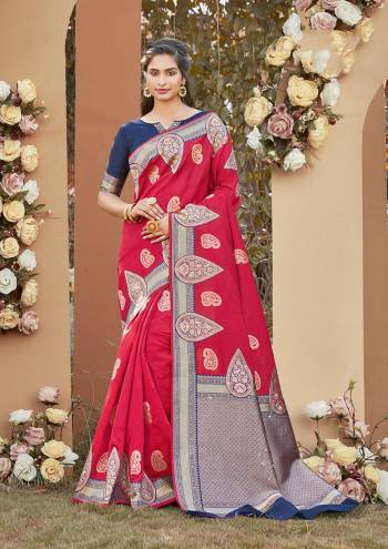 Adorn The Pretty Angelic Look Wearing This Heavy Designer Wevon Border Pallu With Sirki Work Saree In Dark Color Paired With Contrasting  Colored Blouse. This Saree Is Fabricated On Silk Paired With Silk Fabricated Blouse. Its Pretty Color Pallete Will Give An Attractive Look To Your Personality. 