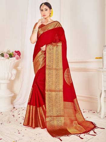 Look Attractive Wearing This Red Colored Saree Paired With Blouse.  This Heavy Wevon Jacquard Designer Saree Is Banarasi Silk Based Which Gives A Rich Look To Your Personality. Buy This Pretty Saree Now.