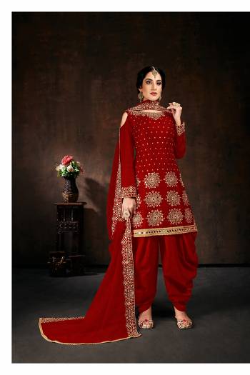 Here Is An Attractive Looking Mirror Embroidered Heavy Designer Suit In Maroon Color Paired With Dupatta. Its Top Is Fabricated On Faux Georgette Paired With Santoon Bottom And Net Fabricated Dupatta. Also, Its Dupatta Is Beautified With Embroidered Lace Border.