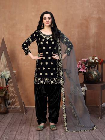 Get Ready For The Upcoming Festive And Wedding Season With This Designer Patiala Suit In Pine Black Color Paired With Grey Colored Dupatta. Its Embroidered Top Is Fabricated On Velvet Paired With Santoon Bottom And Net Fabricated Gota Patti Border Dupatta. It Is Light Weight And Easy To Carry Throughtout The Gala. Buy this Suit Now.