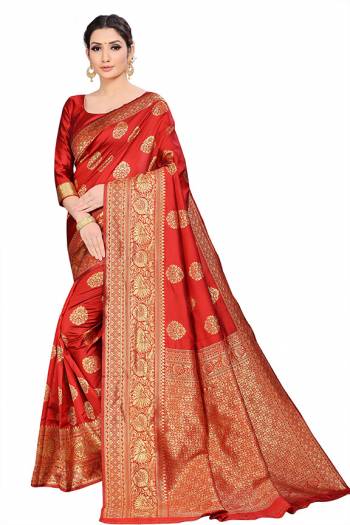 Grab This Pretty Elegant Looking Designer Saree In Fine Color Paired With Blouse. This Saree And Blouse Litchi Silk Based Beautified With Wevon Jacquard Work. Buy Now.