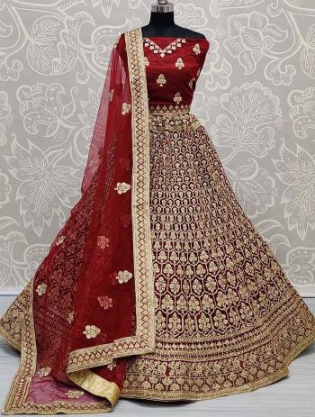 Attrective Look Heavy Designer Lehenga Choli In Fine Color Fabricated On Net And Dupatta Are Soft Net With Heavy Attractive Jari,Dori Embroidery With Diamond Work. 