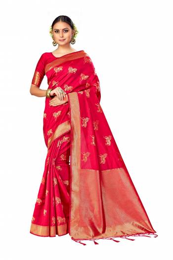 Adorn The Pretty Angelic Look Wearing This Heavy Wevon Designer Saree In Fine Color Paired With Colored Blouse. This Saree Is Fabricated On Banarasi Silk Paired With Blouse. Its Pretty Color Pallete Will Give An Attractive Look To Your Personality. 