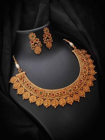 Give An Enhanced Look To Your Personality By Pairing Up This Beautiful Necklace Set With Your Ethnic Attire. This Pretty Set Is In Copper Color Beautified With Kundan Work. Buy Now.