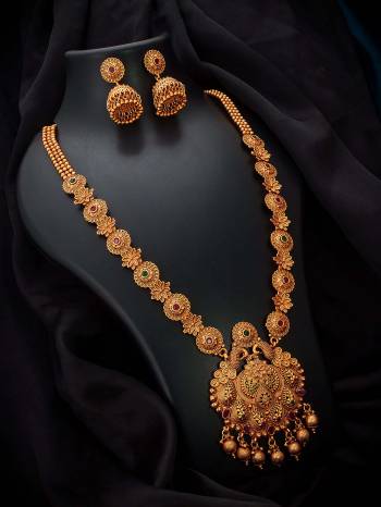 Give An Enhanced Look To Your Personality By Pairing Up This Beautiful Necklace Set With Your Ethnic Attire. This Pretty Set Is In Copper Color Beautified With Kundan Work. Buy Now.