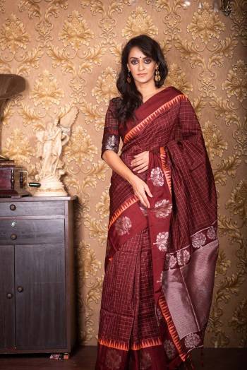 Grab This Pretty Elegant Looking Designer Party Wear Saree In Dark Color Paired With Contrasting Colored Blouse. This Saree Are Raw Silk And Blouse Are Brocade Based With Heavy Weving Designer Work Beautified Saree. Buy Now.