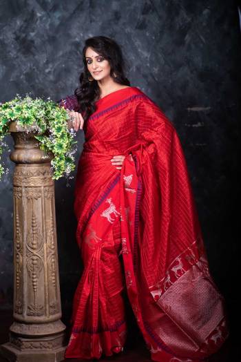 Grab This Pretty Elegant Looking Designer Party Wear Saree In Dark Color Paired With Contrasting Colored Blouse. This Saree Are Raw Silk And Blouse Are Brocade Based With Heavy Weving Designer Work Beautified Saree. Buy Now.