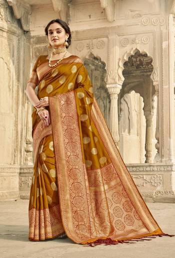 Rich Look This Pretty Elegant Looking Designer Party Wear Saree In Fine Light Color Paired With Blouse. This Saree Are Banarasi Silk And Blouse Are Banarasi Silk With Hand Wevon Designer Work Saree And Blouse Beautified Saree. Buy Now.