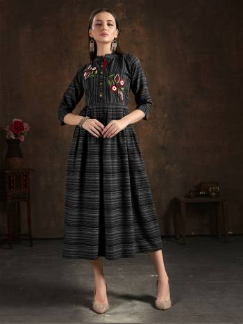 Grab This Readymade Long Kurti In Fine Color Fabricated On Cotton Wevon Chex Beautified With Hand Embroidery Work. It Is Light In Weight And Easy To Carry All Day Long. 