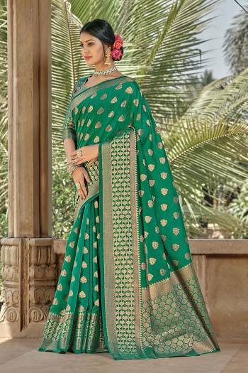 Garb This Pretty Angelic Look Wearing This Heavy Designer Saree In Dark Color Paired With Blouse. This Saree And Blouse Is Fabricated On Handloom Cotton. Its Pretty Color Pallete Will Give An Attractive Look To Your Personality. 