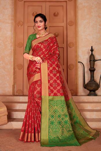 Celebrate This Festive Season In This Very Pretty Wevon Designer Saree Paired With Contrasting Blouse. This Saree Are Patola Silk and Blouse Are Broket Silk Based Beautified With Detailed Wevon Designer Saree. 