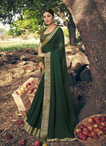 Adorn The Pretty Angelic Look Wearing This Heavy Jacquard Border And Blouse Designer Saree In Fine Color Paired With Matching Blouse. This Saree Is Fabricated On Chiffon Paired With Broket Fabricated Blouse. Its Pretty Color Pallete Will Give An Attractive Look To Your Personality. 