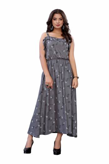 Look This Readymade Long Kurti In Fine Color Fabricated On Slub Cotton Beautified With Printed. It Is Light In Weight And Easy To Carry All Day Long. 