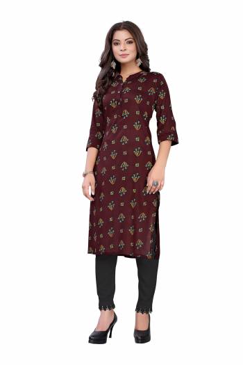 Look This Readymade Long Kurti In Fine Color Fabricated On Slub Cotton Beautified With Printed. It Is Light In Weight And Easy To Carry All Day Long. 