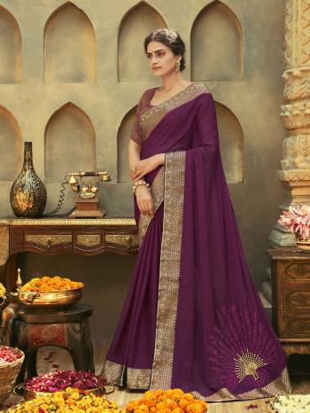 Grab This Pretty Elegant Looking Designer Saree In Fine Color Paired With Blouse. This Saree Are Chiffon And Blouse Are Art Silk Based Beautified With Pallu Embroidery,Diamond Work. Buy Now.