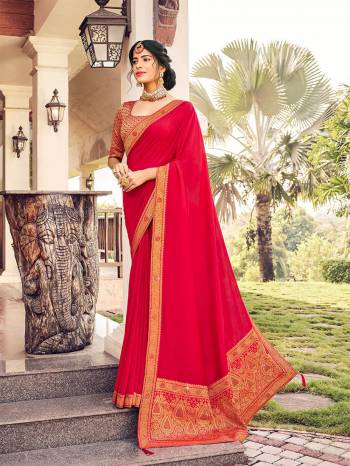 Grab This Pretty Elegant Looking Designer Saree In Fine Color Paired With Blouse. This Saree Are Vichitra Silk And Blouse Are Art Silk Based Beautified With Jacquard Pallu Border And Blouse. Buy Now.