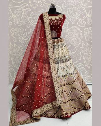 Garb This Bridal Partywear Heavy Designer Lehenga Choli And Dupatta In Fine Color Fabricated On Velvet Beautified With Heavy Attractive Dori Jari Embroidery And Diamond Work. 