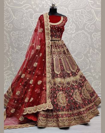 Looking Attrective Bridal Partywear Heavy Designer Lehenga Choli And Dupatta In Fine Color Fabricated On Velvet Beautified With Heavy Attractive Embroidery Work And Diamond Work. 