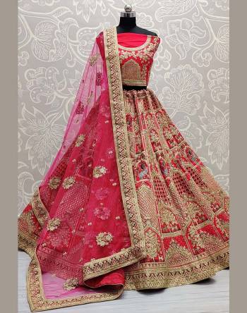 Looking Attrective Bridal Partywear Heavy Designer Lehenga Choli And Dupatta In Fine Color Fabricated On Slub Silk Beautified With Heavy Attractive Embroidery Work And Diamond Work. 