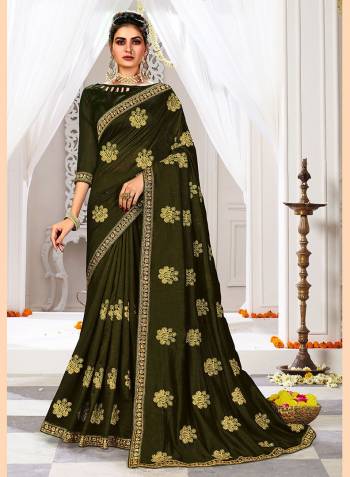 Garb This Fine Colored Saree Paired With Blouse.This Heavy Designer Saree Is Vichitra Silk Based With Blouse Which Gives A Rich Look To Your Personality. Buy This Pretty Saree Now.