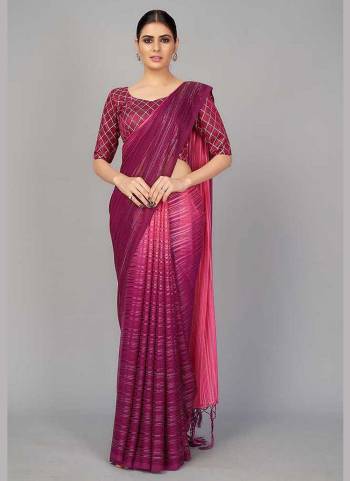 Garb This Partywear Saree Are Fine Pedding Color Saree Paired With Blouse.This Designer Wevon Lining Saree And Blouse Are Silk Blend Fabric. Which Gives A Rich Look To Your Personality. Buy This Pretty Saree Now.