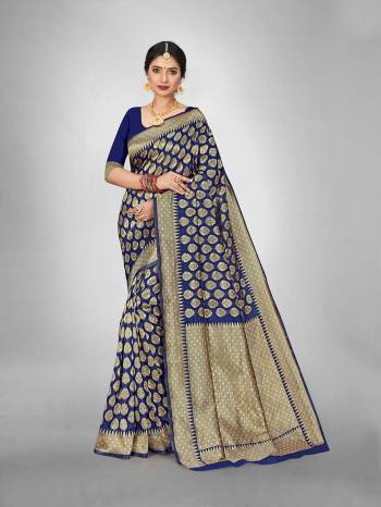 Look Attractive Wearing This Fine Colored Saree Paired With Blouse.This Heavy Designer Wevon Saree Is Jacquard Silk Based And Blouse Which Gives A Rich Look To Your Personality. Buy This Pretty Saree Now.