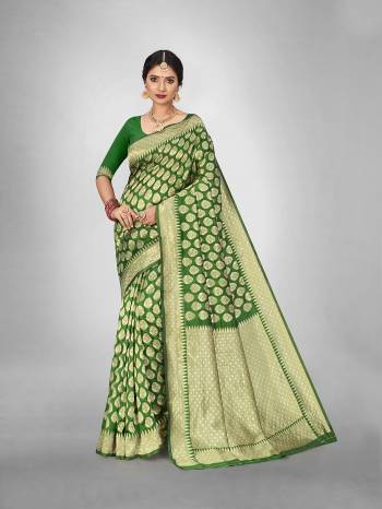 Look Attractive Wearing This Fine Colored Saree Paired With Blouse.This Heavy Designer Wevon Saree Is Jacquard Silk Based And Blouse Which Gives A Rich Look To Your Personality. Buy This Pretty Saree Now.