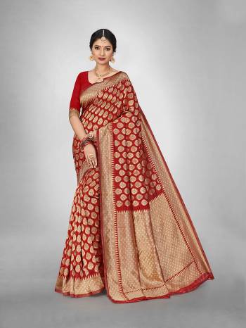 Look Attractive Wearing This Fine Colored Saree Paired With Blouse.This Heavy Designer Wevon Saree Is Jacquard Silk Based And Blouse Which Gives A Rich Look To Your Personality. Buy This Pretty Saree Now.