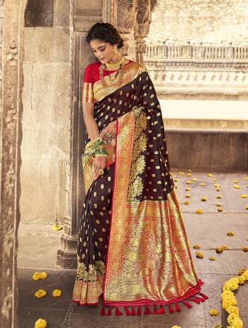 Garb This Partywear Saree Are Fine Saree Paired With Blouse.This Heavy Designer Wevon Work Saree And Blouse Are Banarasi Silk Based Fabric. Buy This Pretty Saree Now.