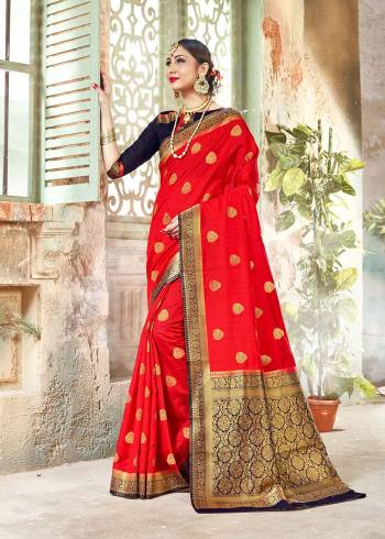 Look Attractive Wearing This Fine Colored Saree Paired With Contreased Blouse.This Heavy Designer Wevon Saree Is Banarasi Silk Based Which Gives A Rich Look To Your Personality. Buy This Pretty Saree Now.