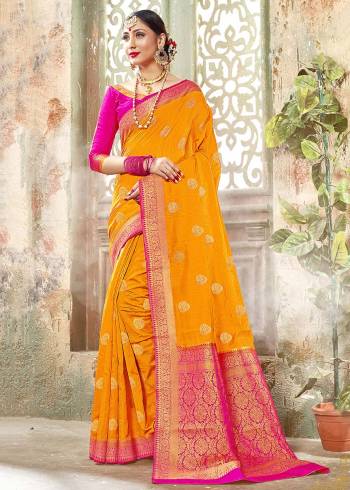 Look Attractive Wearing This Fine Colored Saree Paired With Contreased Blouse.This Heavy Designer Wevon Saree Is Banarasi Silk Based Which Gives A Rich Look To Your Personality. Buy This Pretty Saree Now.