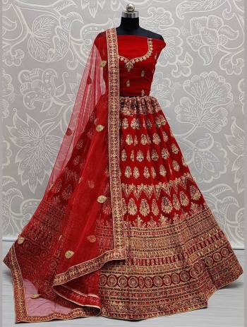 Attrective Bridal Partywear Heavy Designer Lehenga Choli And Dupatta In Fine Color Fabricated On Velvet Beautified With Heavy Attractive Dori, Thread Embroidery Work. 