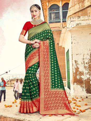 Look Attractive Wearing This Fine Colored Saree Paired With Contreased Blouse.This Heavy Designer Wevon Saree Is Banarasi Silk Based Which Gives A Rich Look To Your Personality. Buy This Pretty Saree Now.