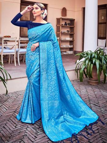 Garb This Fine Colored Saree Paired With Contreased Blouse.This Heavy Designer Wevon Saree Is Banarasi Silk Based Which Gives A Rich Look To Your Personality. Buy This Pretty Saree Now.