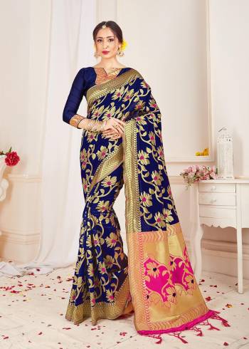 Garb This Fine Colored Saree Paired With Contreased Blouse.This Heavy Designer Wevon Saree Is Banarasi Silk Based Which Gives A Rich Look To Your Personality. Buy This Pretty Saree Now.