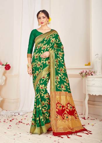 Garb This Fine Colored Saree Paired With Contreased Blouse.This Heavy Designer Wevon Saree Is Banarasi Silk Based Which Gives A Rich Look To Your Personality. Buy This Pretty Saree Now.