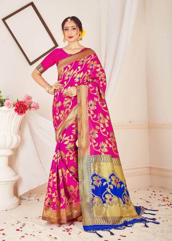 Garb This Fine Colored Saree Paired With Contreased Blouse.This Heavy Designer Wevon Saree Is Banarasi Silk Based Which Gives A Rich Look To Your Personality. Buy This Pretty Saree Now.