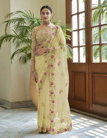 Look Attrectiv This Partywear Saree Are Fine Saree Paired With Blouse.This Saree Are Organza And Blouse Are Organza Fabric With Heavy Designer Work Based. Buy This Pretty Saree Now.