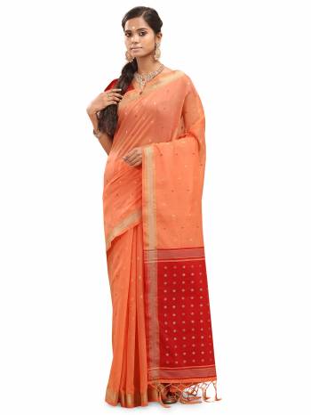 Look This Saree Are Fine Saree Paired With Contrasted Blouse.This Saree And Blouse Are Chanderi Fabric With Weaving Designer Work Based. Buy This Pretty Saree Now.