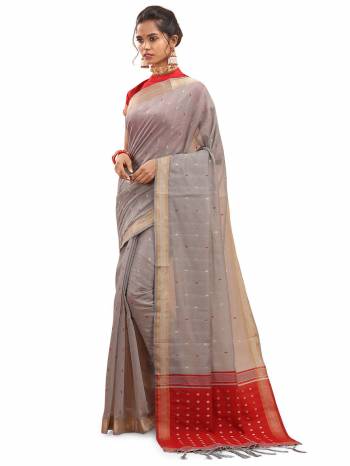 Look This Saree Are Fine Saree Paired With Contrasted Blouse.This Saree And Blouse Are Chanderi Fabric With Weaving Designer Work Based. Buy This Pretty Saree Now.