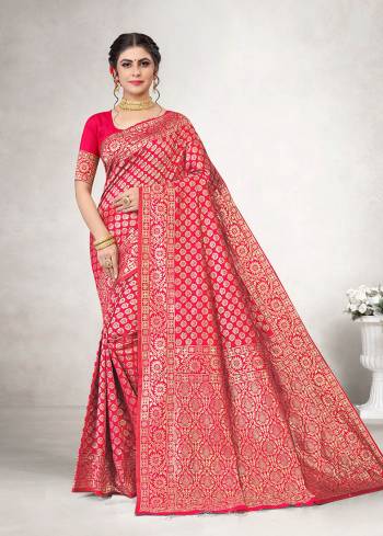 Garb This Festive Wear Saree Are Fine Saree Paired With Blouse.This Saree And Blouse Are Jacquard Silk Fabric With Wevon Designer Work. Buy This Pretty Saree Now.