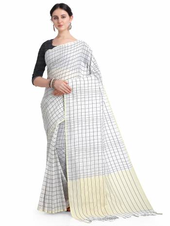 Looking This Fastival Saree Are Fine Saree Paired With Blouse.This Saree And Blouse Are Linen Fabric With Weaving Designer Work Based. Buy This Pretty Saree Now.