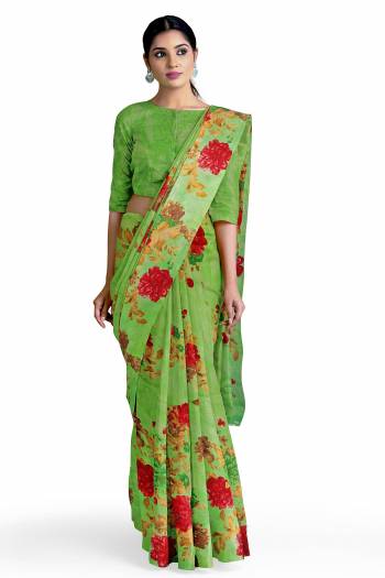 Looking Attrective This Saree Are Fine Saree Paired With Blouse.This Saree And Blouse Are Georgette Based Fabric With Designer Printed. Buy This Pretty Saree Now.