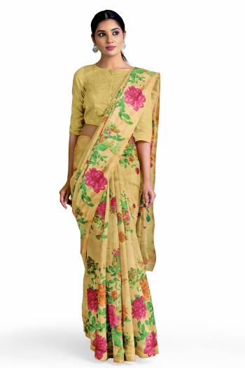 Looking Attrective This Saree Are Fine Saree Paired With Blouse.This Saree And Blouse Are Georgette Based Fabric With Designer Printed. Buy This Pretty Saree Now.