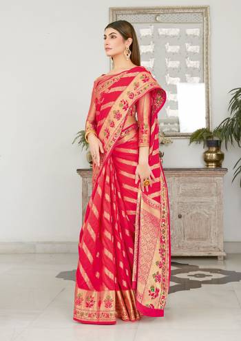 Garb This Traditional Saree Are Fine Saree Paired With Blouse.This Saree And Blouse Are Silk Based Fabric With Heavy Wevon Designer Work. Buy This Pretty Saree Now.