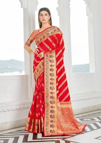 Garb This Traditional Saree Are Fine Saree Paired With Blouse.This Saree And Blouse Are Silk Based Fabric With Heavy Wevon Designer Work. Buy This Pretty Saree Now.