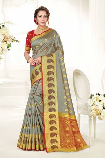 Looking This Traditional Saree Are Fine Saree Paired With Contrased Blouse.This Saree And Blouse Are Cotton Handloom Based Fabric With Heavy Wevon Designer Work. Buy This Pretty Saree Now.