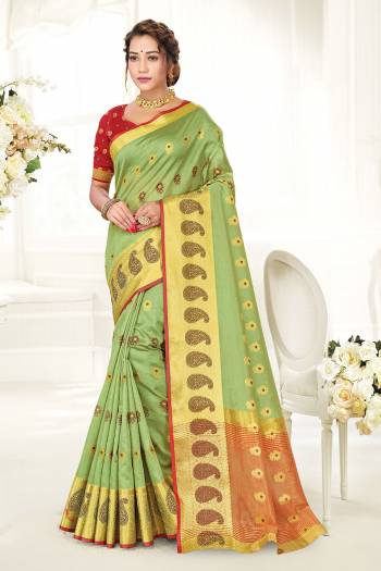 Looking This Traditional Saree Are Fine Saree Paired With Contrased Blouse.This Saree And Blouse Are Cotton Handloom Based Fabric With Heavy Wevon Designer Work. Buy This Pretty Saree Now.