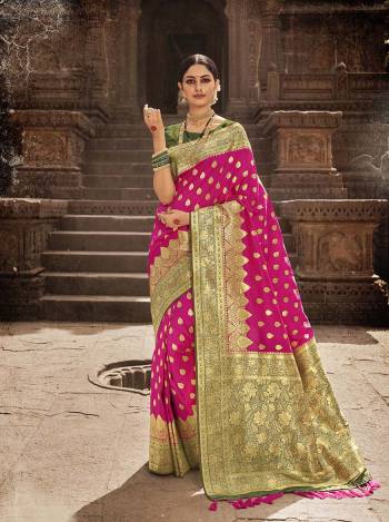 Looking This Traditional Saree Are Fine Saree Paired With Contrasted Blouse.This Saree And Blouse Are Banarasi Silk Fabric With Heavy Weaving Designer Work. Buy This Pretty Saree Now.