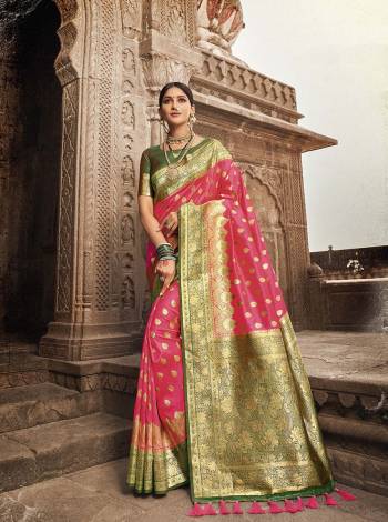 Looking This Traditional Saree Are Fine Saree Paired With Contrasted Blouse.This Saree And Blouse Are Banarasi Silk Fabric With Heavy Weaving Designer Work. Buy This Pretty Saree Now.